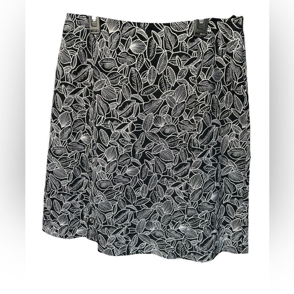 Talbots A-Line Skirt Size 10 Black and White Embroidered Leaf Print 100% Cotton